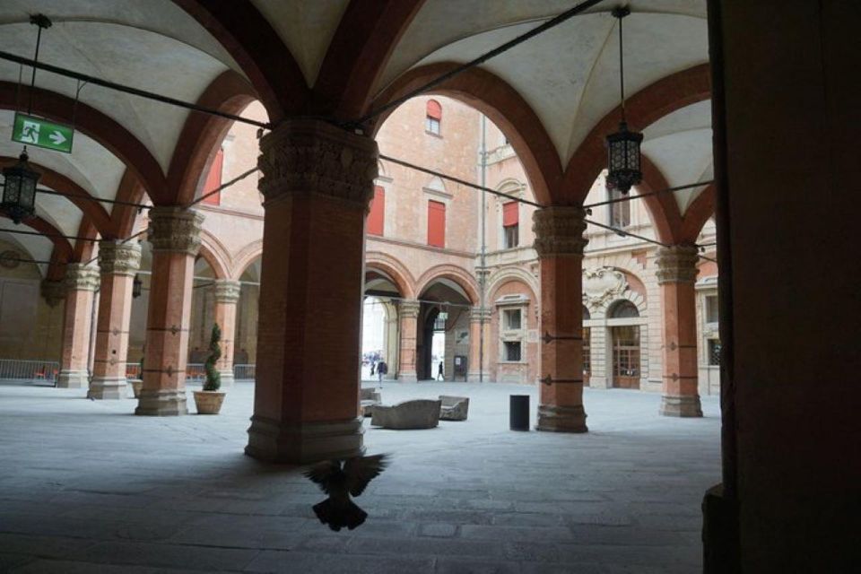 Bologna Private Walking Guided Tour With Licenced Guide - Itinerary
