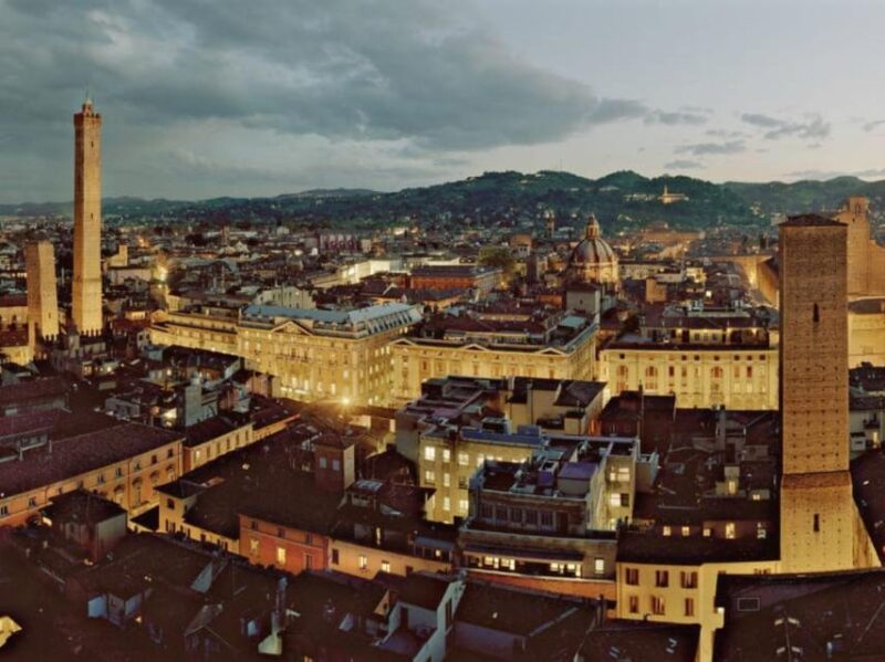 Bologna Towers, Waters, Volto Santo Guided Tour With Brekkie - Experience Summary