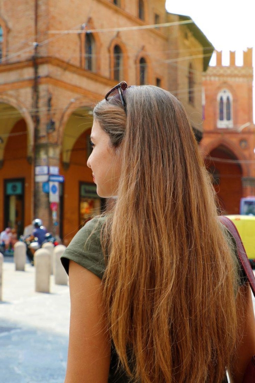 Bologna: Walking In-App Audio Tour on Your Phone (ENG) - Two Towers