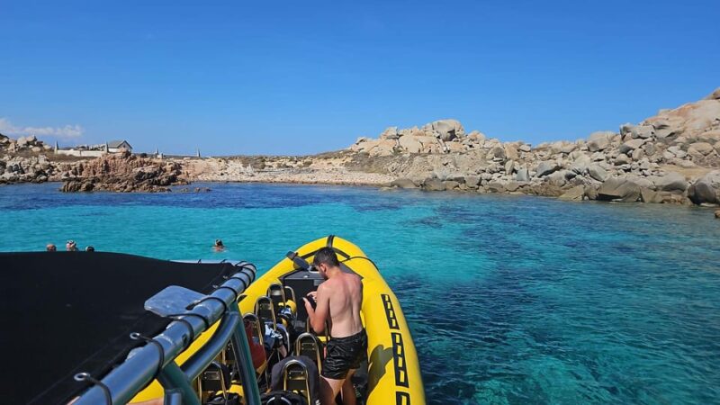 Bonifacio: Lavezzi Islands and Caves Guided Tour - Participant and Language