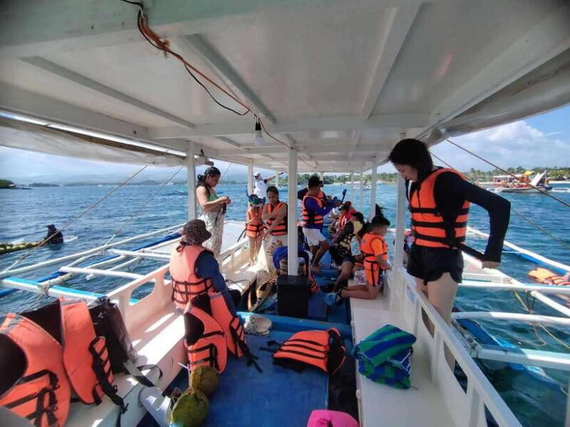 Boracay: Private Island Hopping and Lunch with Seaview - Key Points