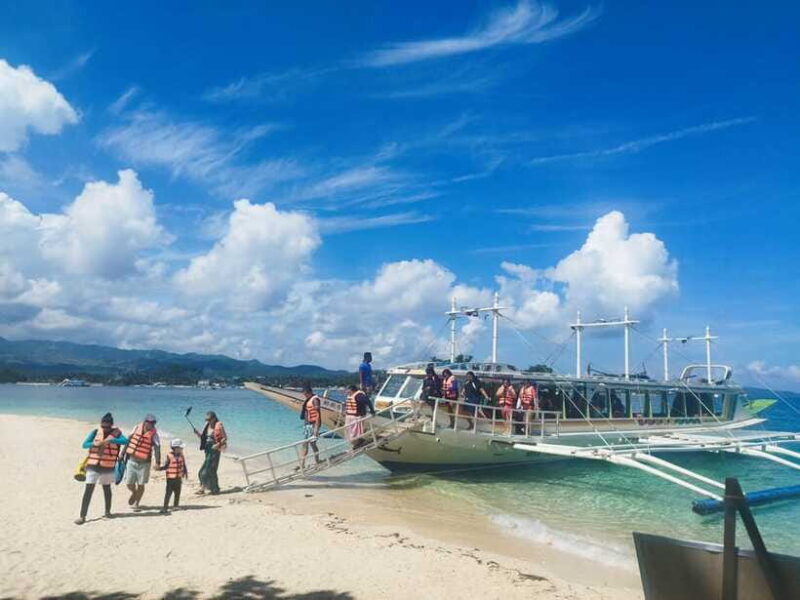 Boracay: Private Island Hopping and Lunch with Seaview - Who Should Consider This Tour?