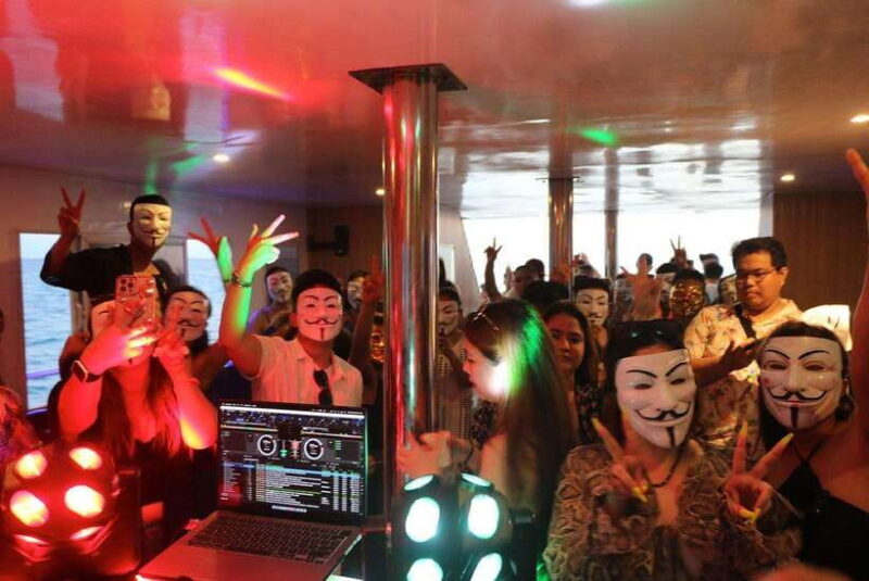 Boracay: Ultimate Party Cruise aboard the Andy World Yacht - Setting the Scene: What’s the Experience Like?
