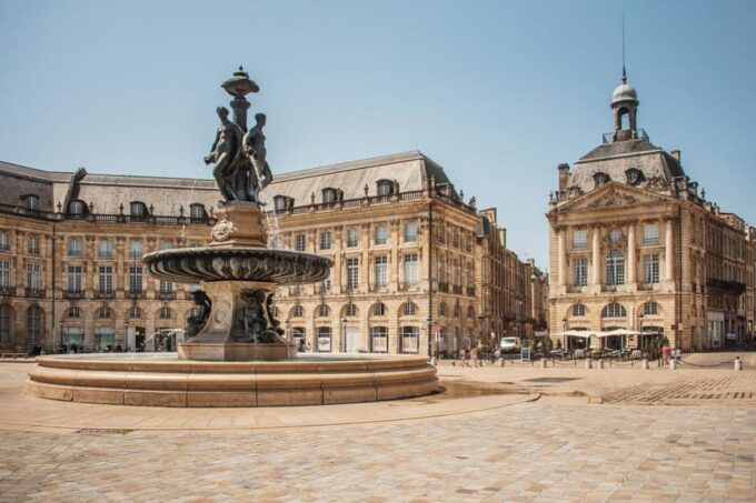Bordeaux : Evening Food and Wine Tour With Local Delicacies - Engage in Entertaining Stories and Secrets