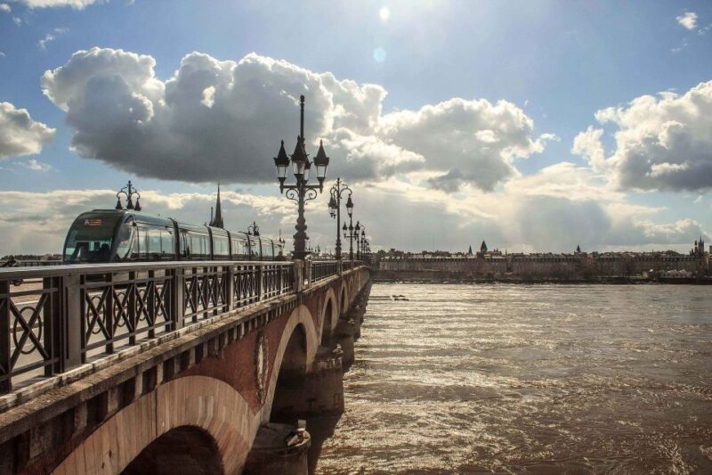 Bordeaux: Exclusive Private Guided Walking Tour - Recommendations for Famous Local Wines