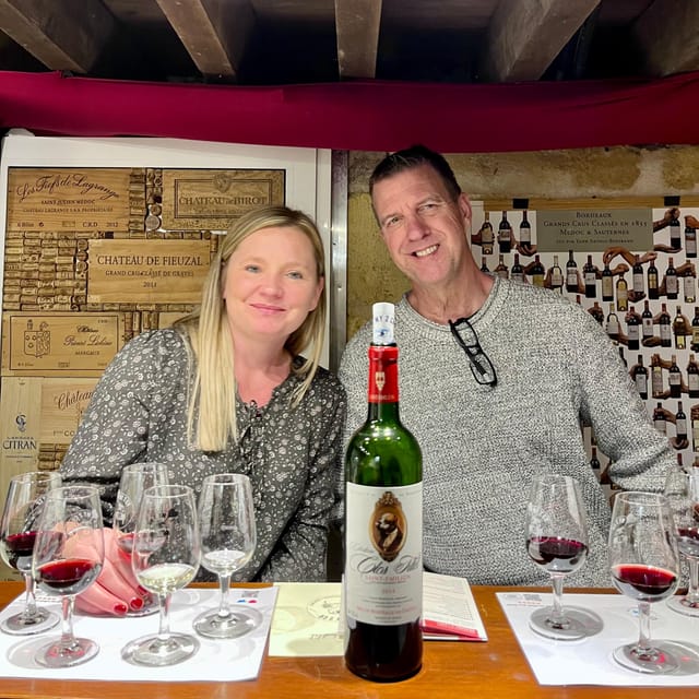 Bordeaux: Guided Bordeaux Wine Tasting Class With 6 Wines - Food and Wine Pairing Experimentation