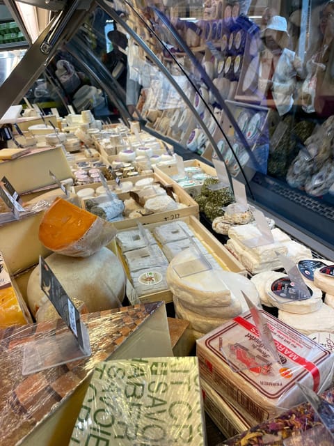 Bordeaux Local Market Full Meal Experience - Guided Tour of the Vibrant Capucins Market