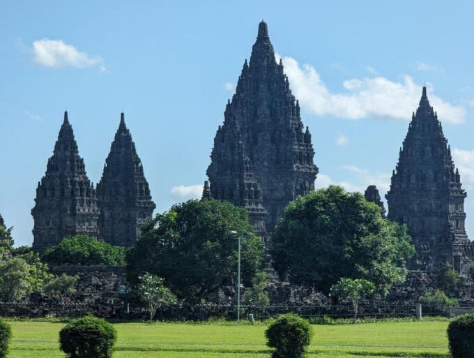 Borobudur Climb to the Top and Prambanan Guided Tour - Exploring Javas Cultural Heritage