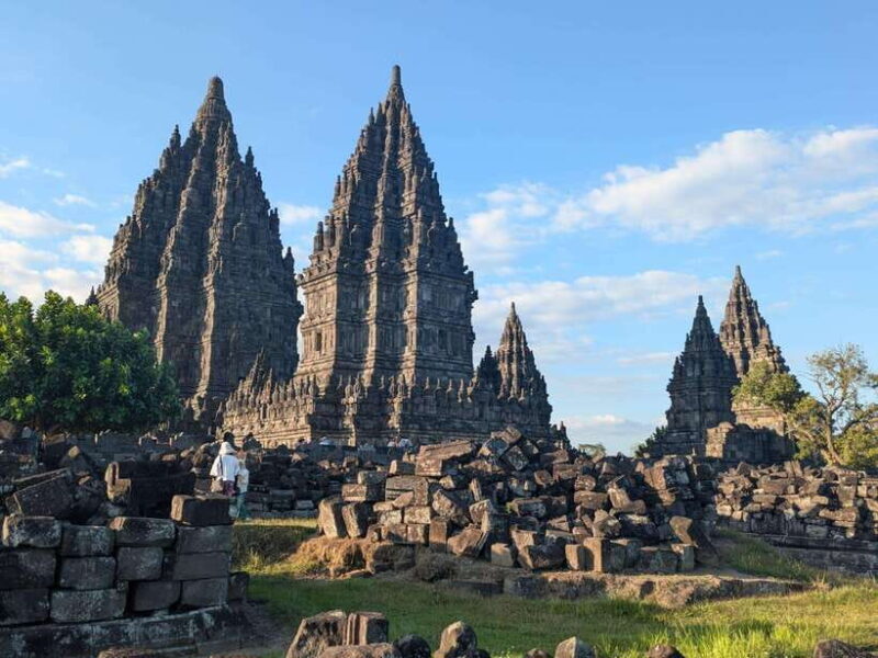 Borobudur climb to the top and Prambanan temple one day tour - Key Points