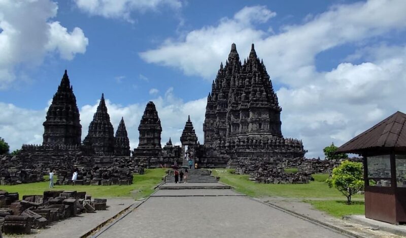 Borobudur Climb To The Top, Prambanan & Ramayana Ballet - Whats Included