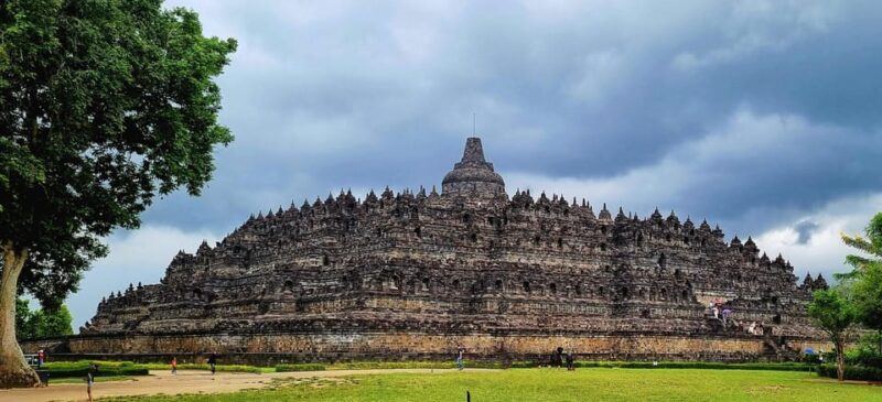 Borobudur Climb To The Top, Prambanan & Ramayana Ballet - Frequently Asked Questions