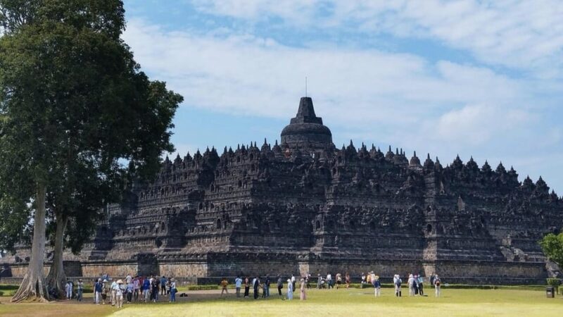 Borobudur Climb to the Top & Prambanan With Ticket Included - Itinerary Details