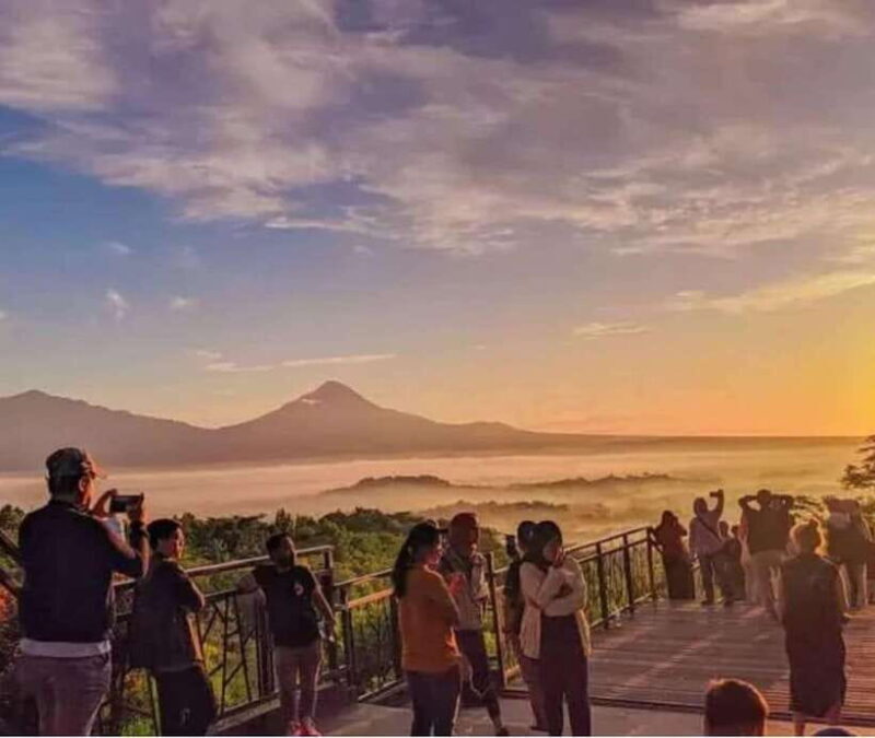 Borobudur climb up and Prambanan private tour - FAQ