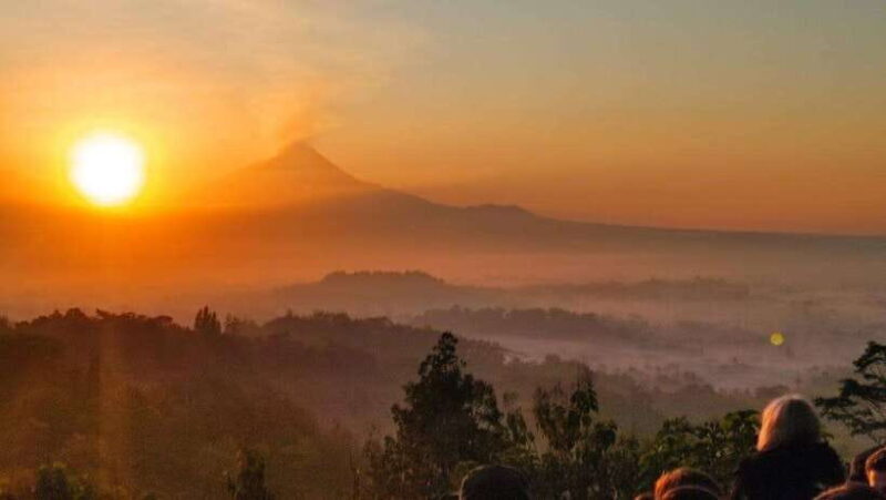 Borobudur Sunrise in stumbu hill, Borobudur, & Mendut temple - Key Points