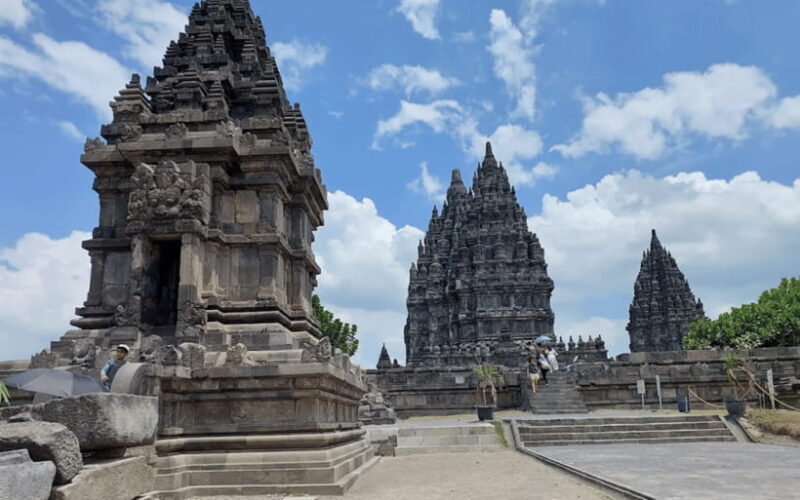 Borobudur Sunrise, Mount Merapi & Prambanan Full Day Tour - FAQ