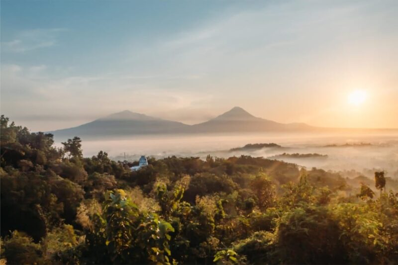 Borobudur Sunrise With Entry Fee and Luxurious Breakfast - Important Information