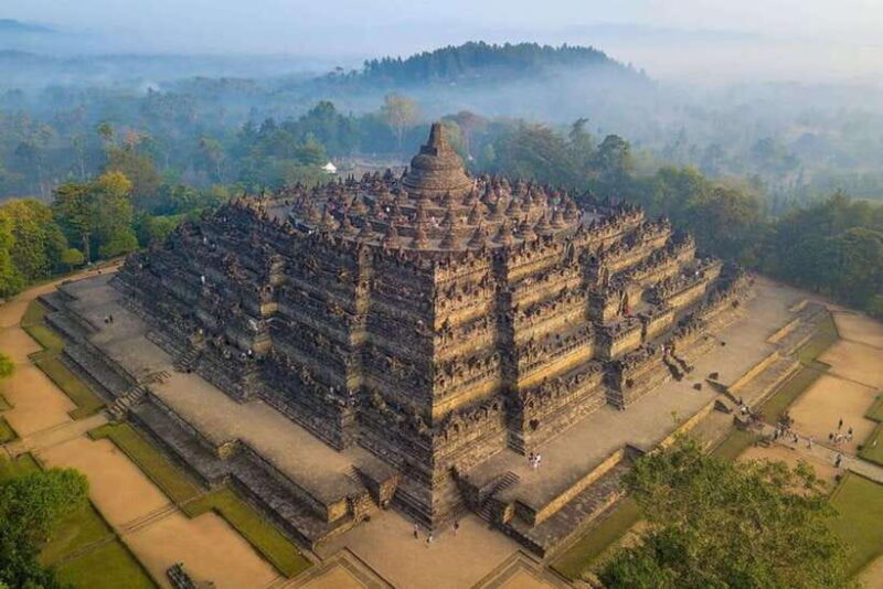 BOROBUDUR TEMPLE CLIMB UP AND PRAMBANAN TEMPLE SHARING TOUR - Key Points  
