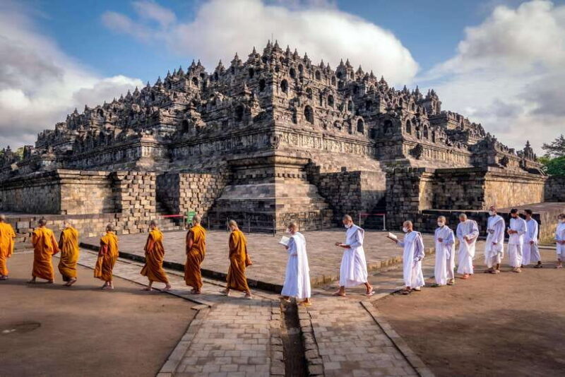 Borobudur Tour : guarantees climb up top of temple structure - Who Will Love This Tour?