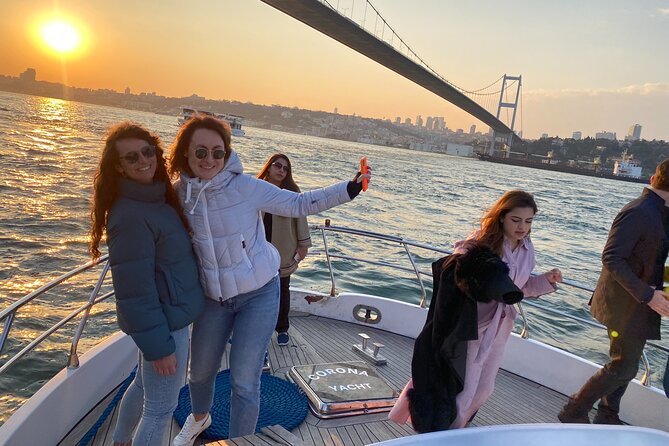 Bosphorus Sunset Yacht Cruise With Snacks and Live Guide - Sunset on the Bosphorus