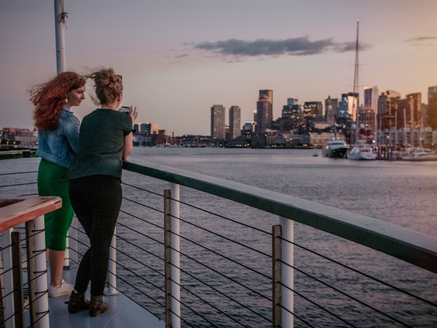 Boston: Cocoa and Carols Holiday Cruise - Holiday Atmosphere