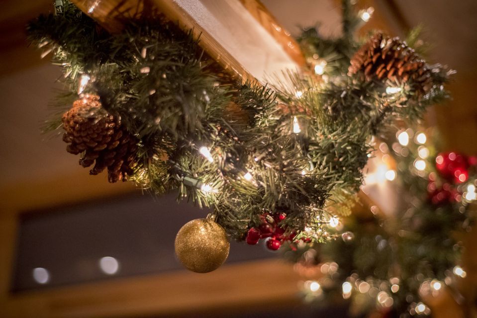 Boston: Cocoa and Carols Holiday Cruise - Libations and Refreshments