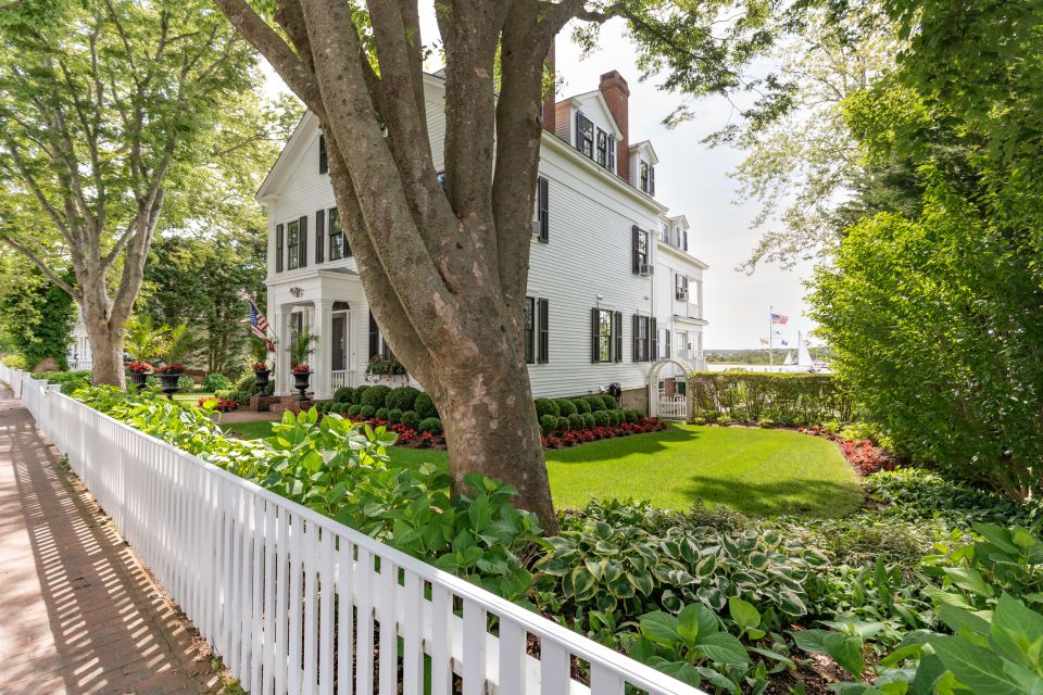 Boston: Discover Marthas Vineyard With Optional Island Tour - Exploring Oak Bluffs