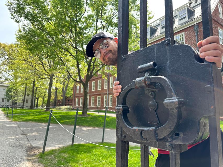 Boston: Divorcing Britain: The Story of the Freedom Trail - Bostons Revolutionary Roots