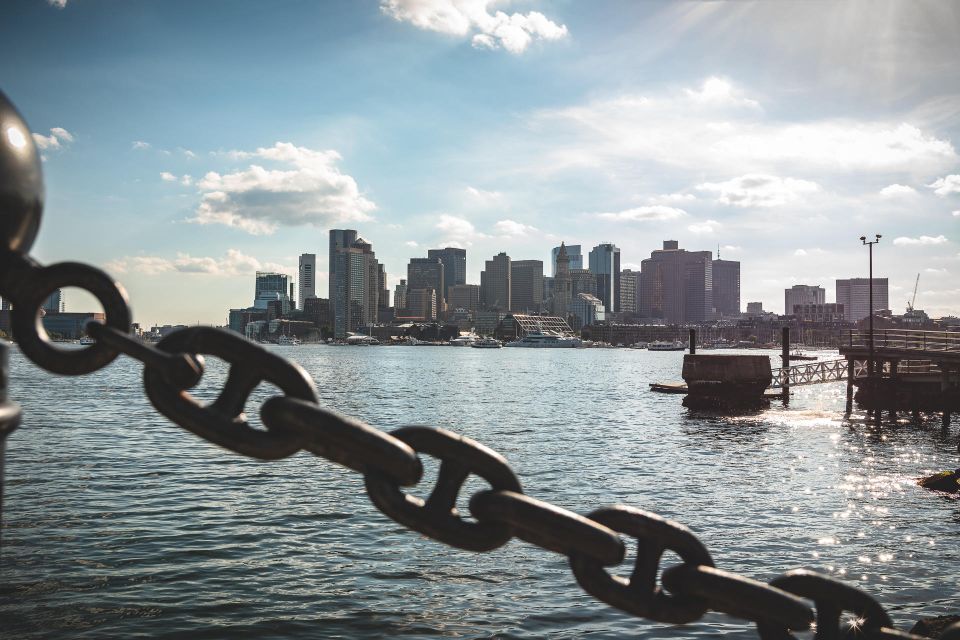 Boston: Guided Seafood Tasting and History Tour - Visiting Iconic Landmarks