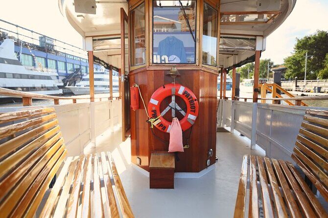 Boston Harbor Cruise Aboard Yacht Patriot - FAQ