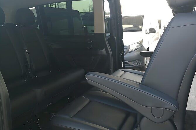 Boston Logan Airport Chauffeur, Boston Airport private Transfer - How the Service Works: From Arrival to Departure