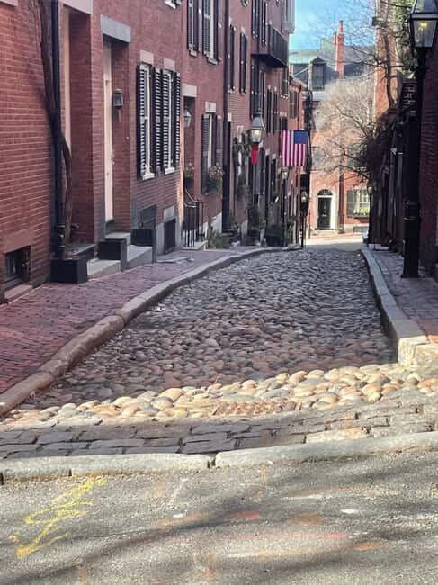 Boston's Beacon Hill: Small Group or Private Walking Tour - Key Points
