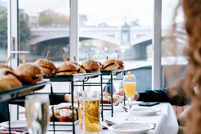 Bottomless Brunch Afloat in Melbourne - Who Will Love This Tour?