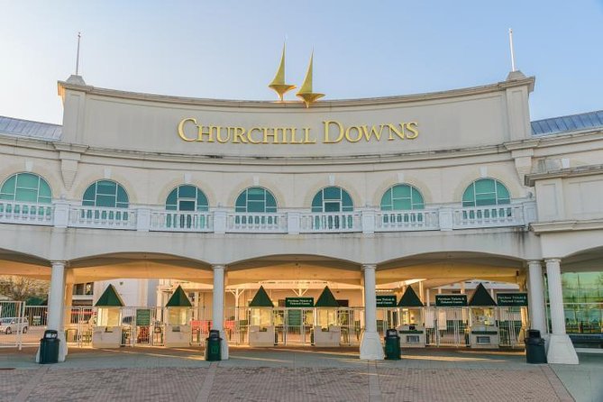 Bourbon & Derby: Makers Mark or Buffalo Trace + Churchill Down - Churchill Downs Experience