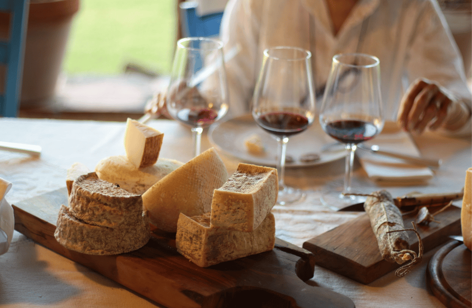 Boutique Winery Tour & Tasting in North Tuscany - Accessibility and Reviews
