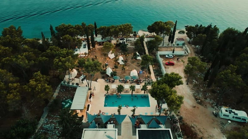 Bra: Half-Day Beach Party Transfer to Olife Beach Club - Key Points