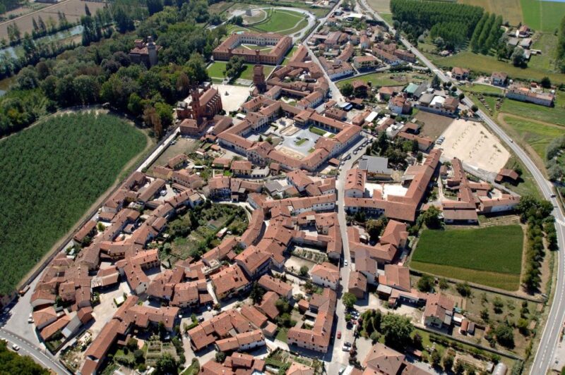 Bra: Historic Town Highlights Guided Walking Tour - Itinerary Details