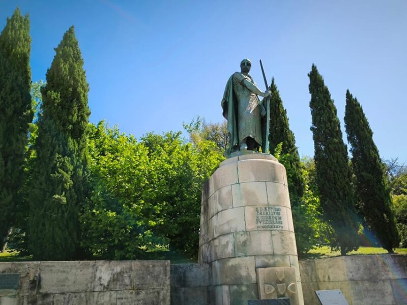 Braga & Guimarães Tour: Small Historical Group Tour - Exploring the Day in Detail