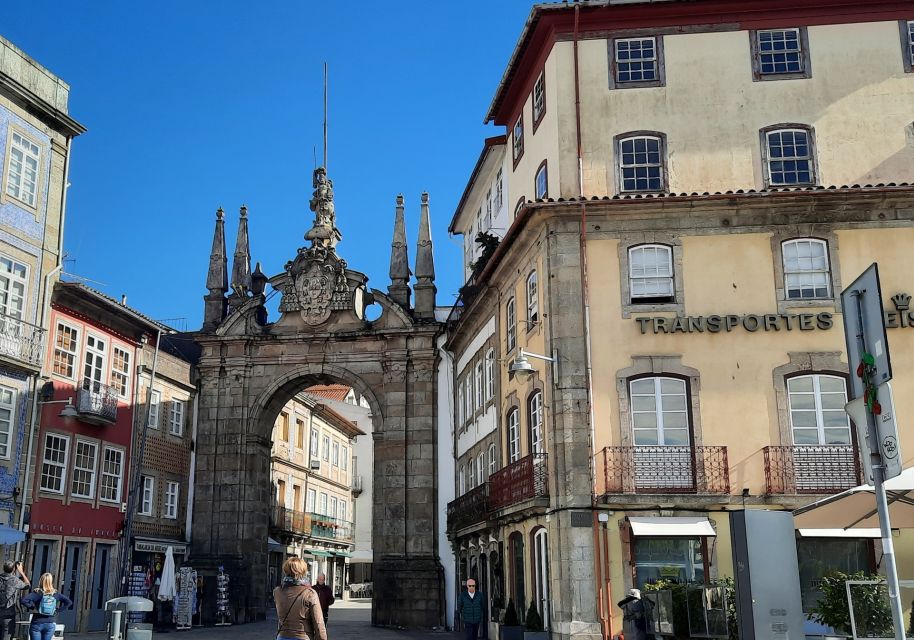 Braga: Scavenger Hunt and City Highlights Walking Tour - Tour Highlights and Activities