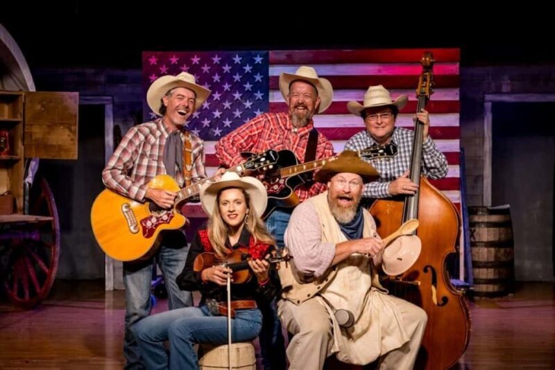 Branson: Chuckwagon Dinner Show and Outdoor Drama - Key Points