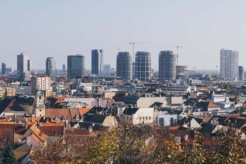 Bratislava: Express Walk with a Local in 60 minutes - Key Points