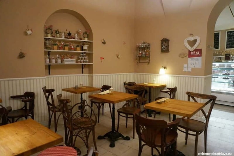 Bratislava: Old Town Cake Tasting Experience - In-depth Look at the Experience