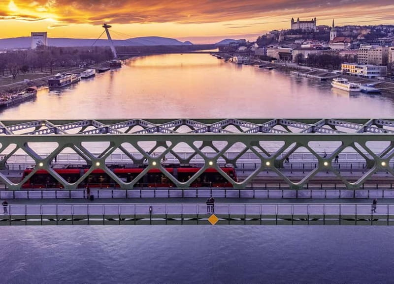 Bratislava: Panorama Cruise with Unlimited Prosecco - Who Might Be Disappointed?