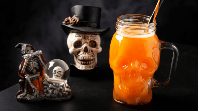 Bremerhaven: Halloween Party at the Klimahaus Bremerhaven - Weather and Smoking Policies