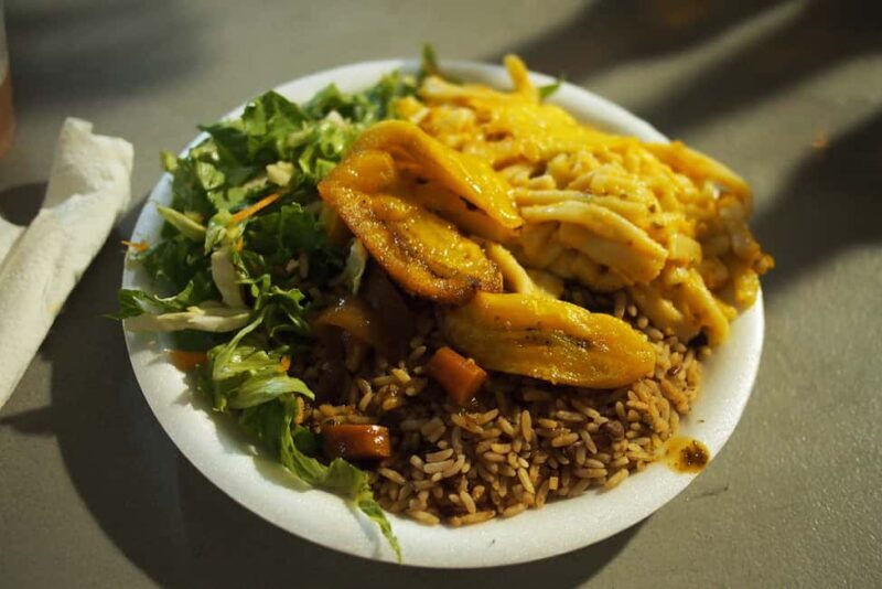 Bridgetown: Oistins reservation with drink & return transfer - Who will love this tour?