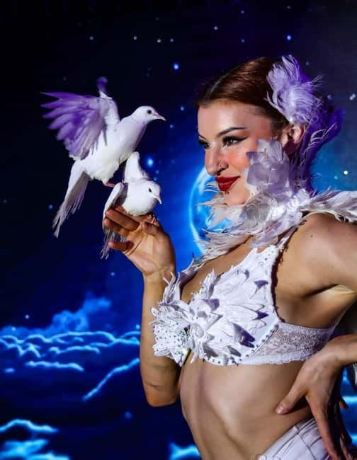 Brighton: Cabaret Carousel Show Ticket - A Night of Glitz and Giggles: The Brighton Cabaret Carousel Experience