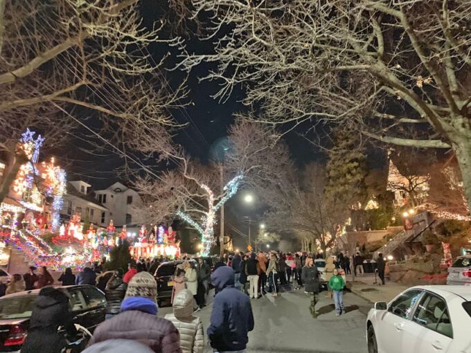 Brooklyn: 1.5-Hour Dyker Heights Christmas Lights Tour - Cancellation Policy