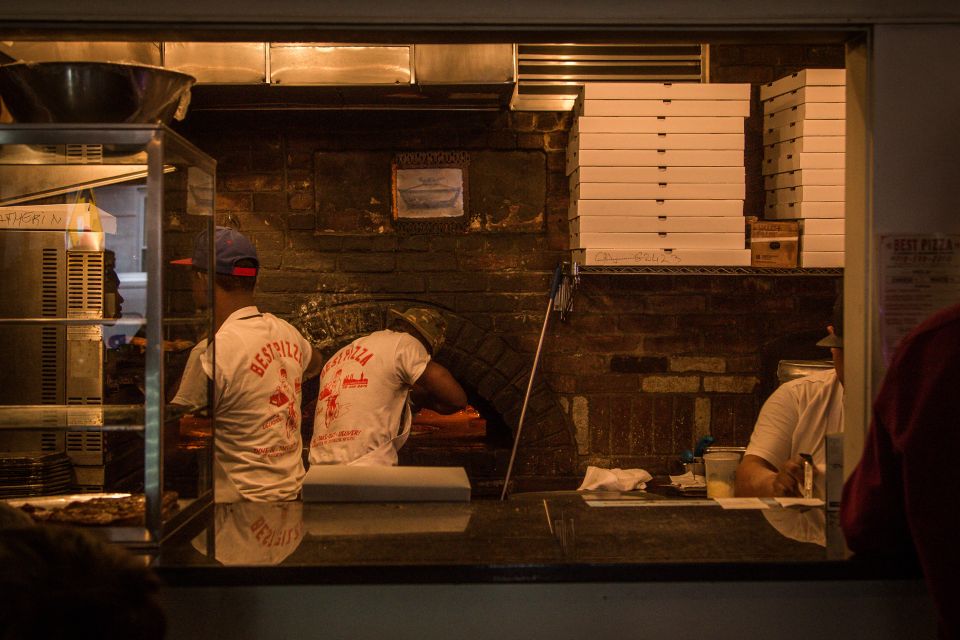 Brooklyn: 3-Hour Private Pizza and Brewery Walking Tour - Sampling Craft Beers