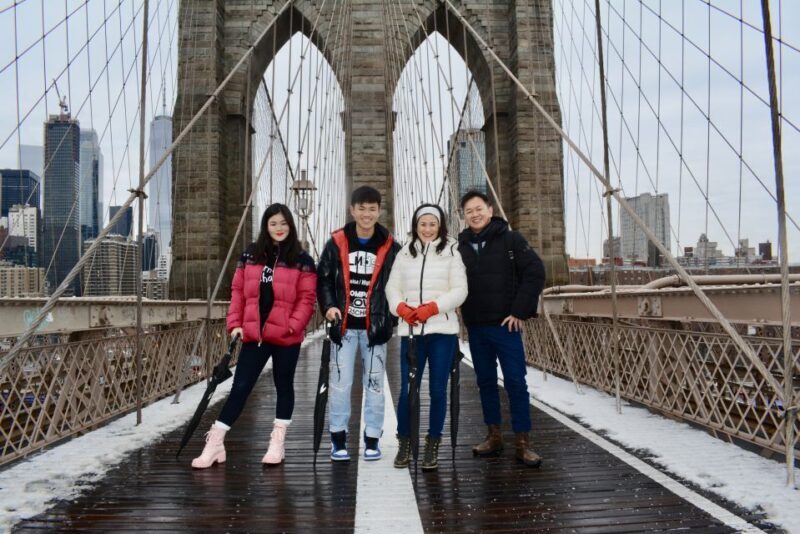 Brooklyn Bridge & Neighborhoods 2-Hour Photo Shoot Tour - The Authenticity and Personal Touch
