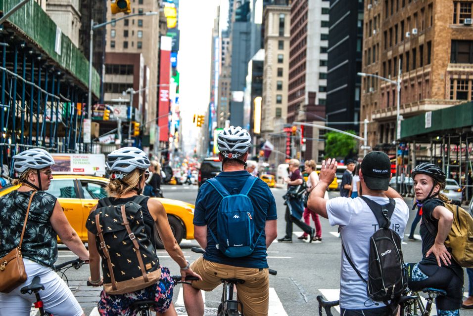 Brooklyn: Sightseeing Bike Tour With Local Guide - Taking in Diverse Cultures
