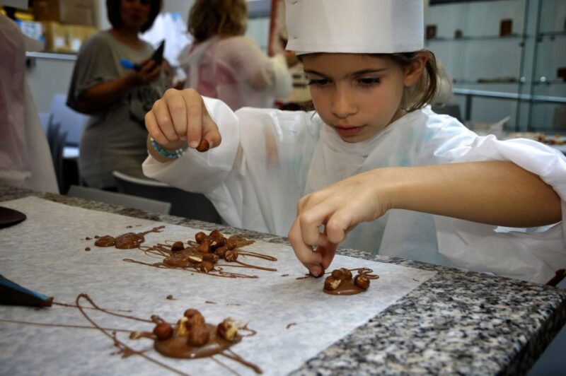 Bruges: Chocolate Making Workshop and Chocolate Museum Entry - Participant Ratings and Reviews